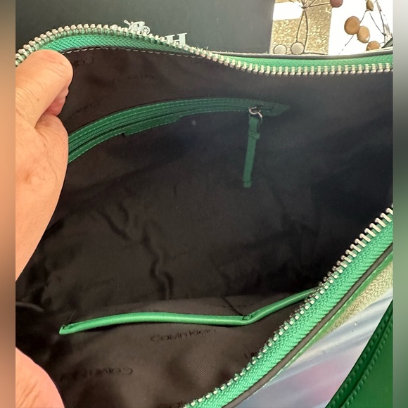 CALVIN KLEIN Beautiful Kelly Green shoulder bag 💚 - Picture 4 of 8
